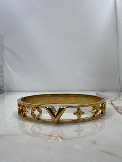 Gold Clove Design Bracelet