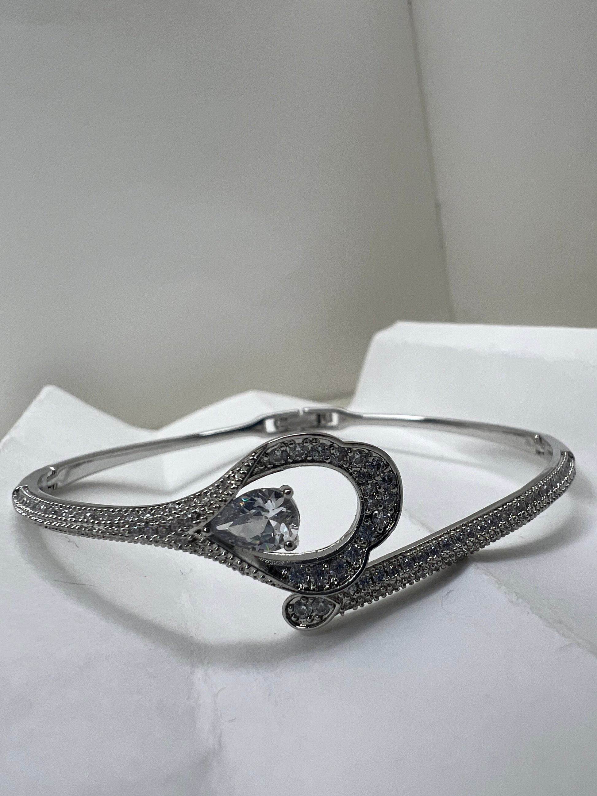 Silver Plated Crystal Bracelet - STYLE BASKET